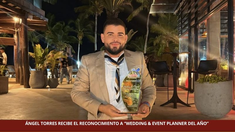 ÁNGEL TORRES RECIBE EL RECONOCIMIENTO A “WEDDING & EVENT PLANNER DEL AÑO” 