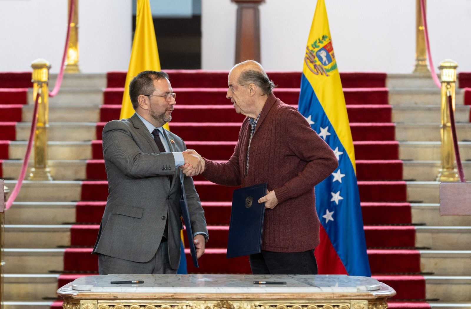 COLOMBIA Y VENEZUELA INSTALAN COMISIÓN DE BUENA VECINDAD